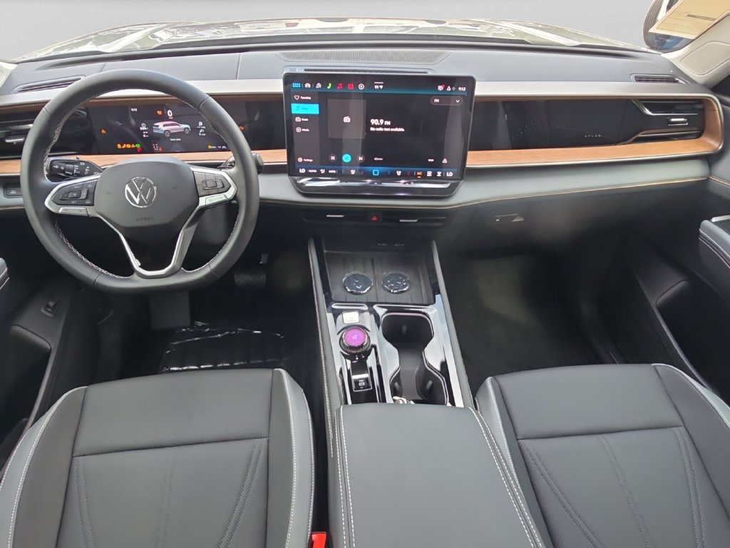 New 2027 Volkswagen Atlas SE FWD image 9