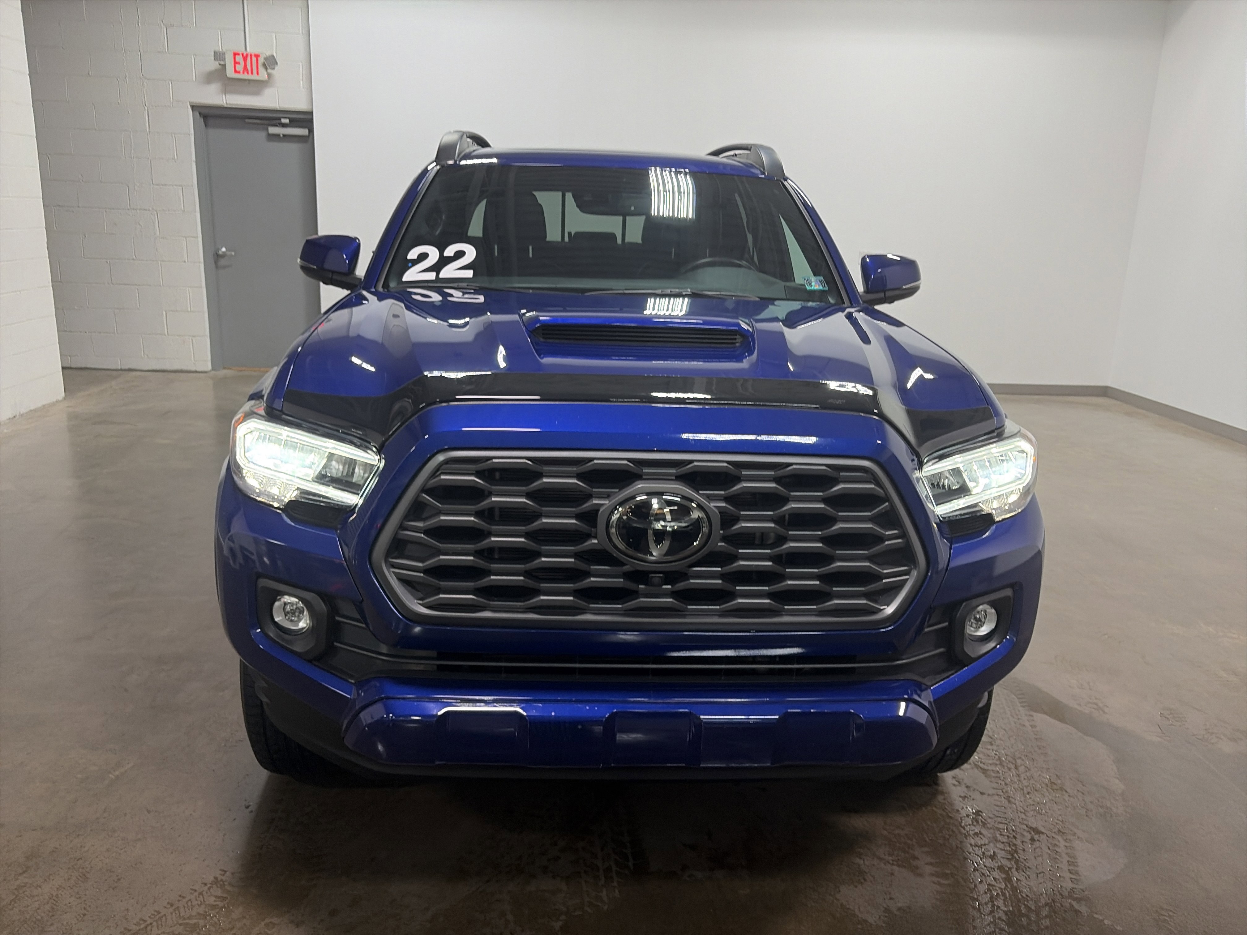 Used 2022 Toyota Tacoma TRD Sport w/ TRD Premium Sport Package AWD/4WD image 39