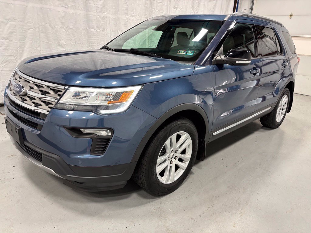 Used 2018 Ford Explorer XLT w/ Equipment Group 202A AWD/4WD image 3
