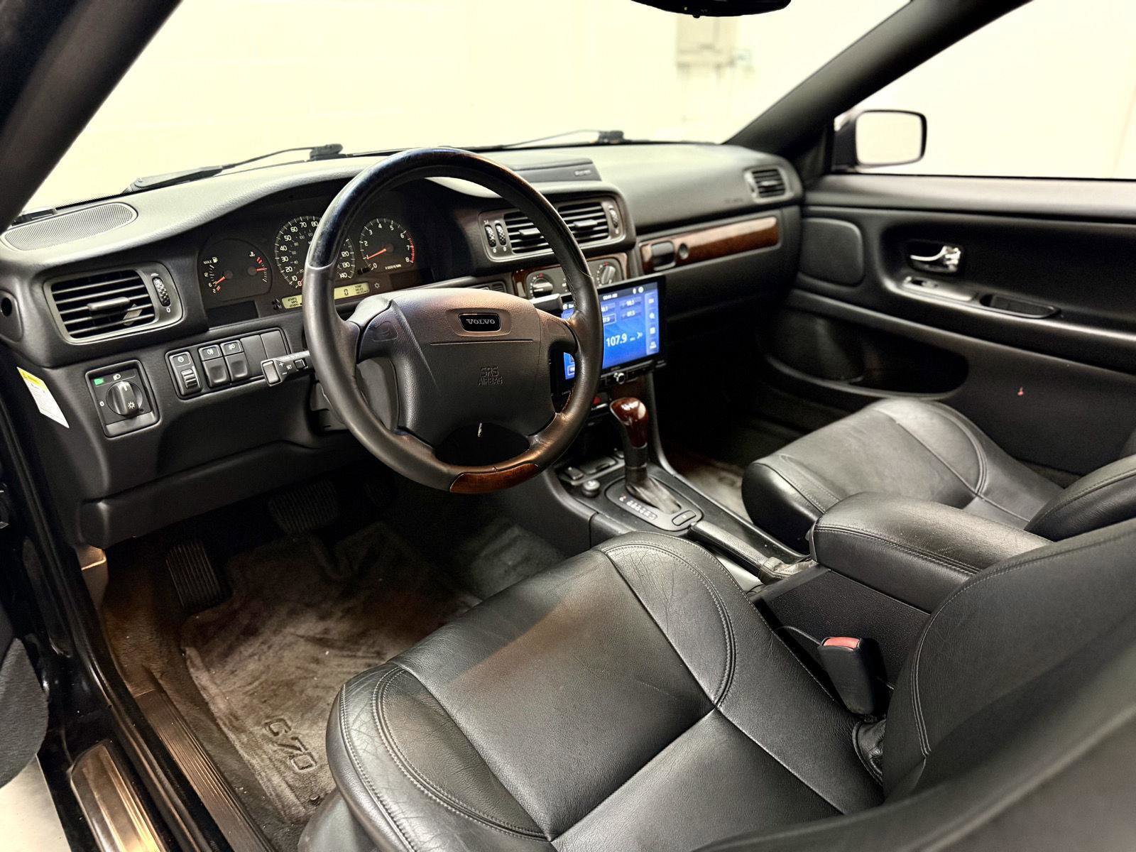 Used 2004 Volvo C70 HT FWD image 2
