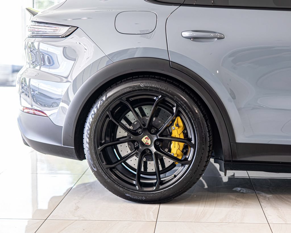 Used 2024 Porsche Cayenne Turbo GT AWD/4WD image 11