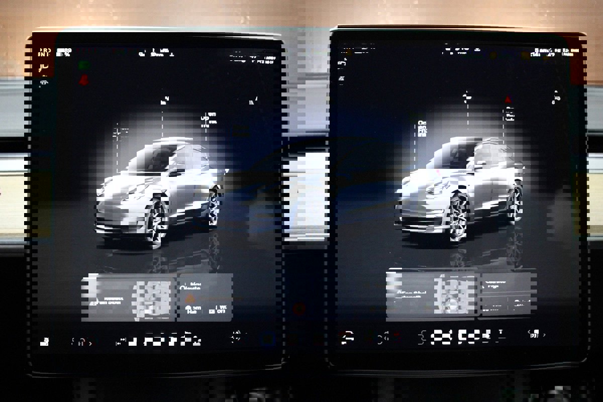 Used 2023 Tesla Model 3 Standard Range image 25