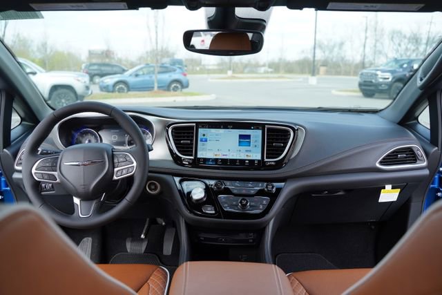 New 2026 Chrysler Pacifica Pinnacle AWD/4WD image 24