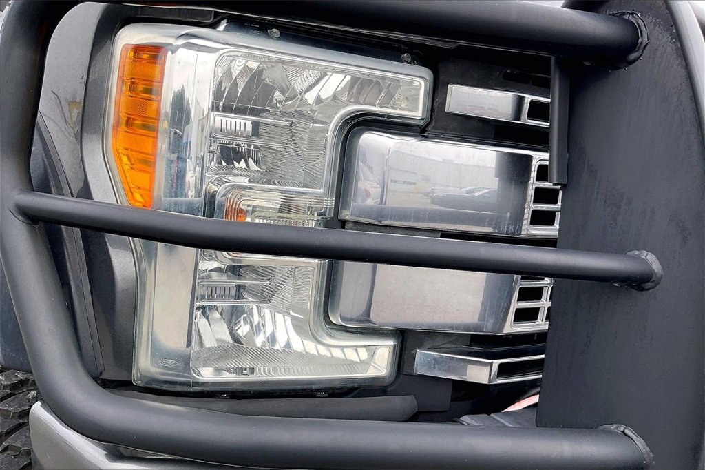 Used 2017 Ford F250 Lariat w/ Lariat Value Package image 27