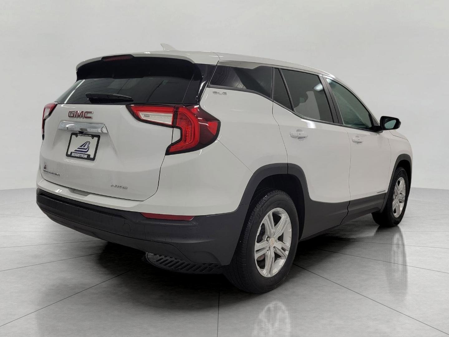 Used 2024 GMC Terrain SLE image 19