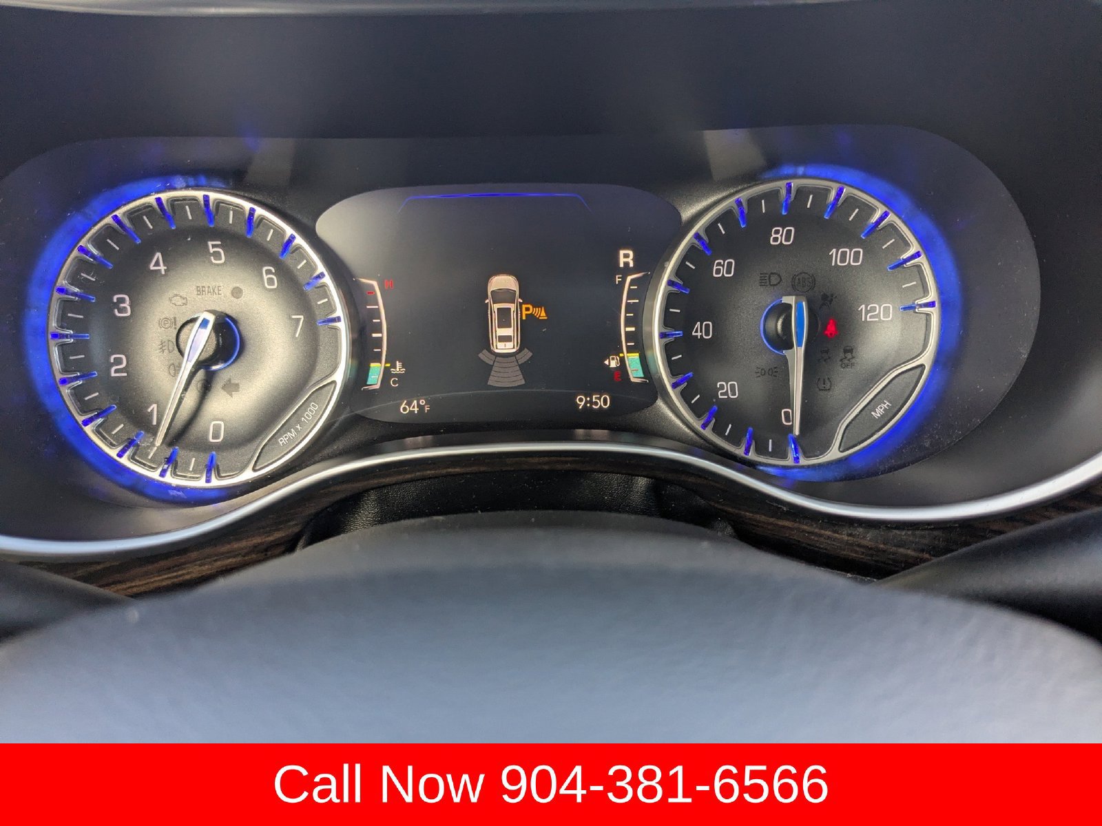 Used 2024 Chrysler Pacifica Limited FWD image 30