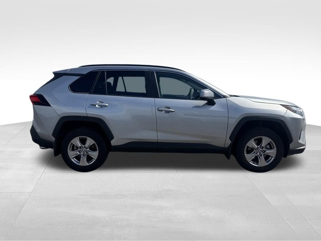 Used 2023 Toyota RAV4 XLE AWD/4WD image 2