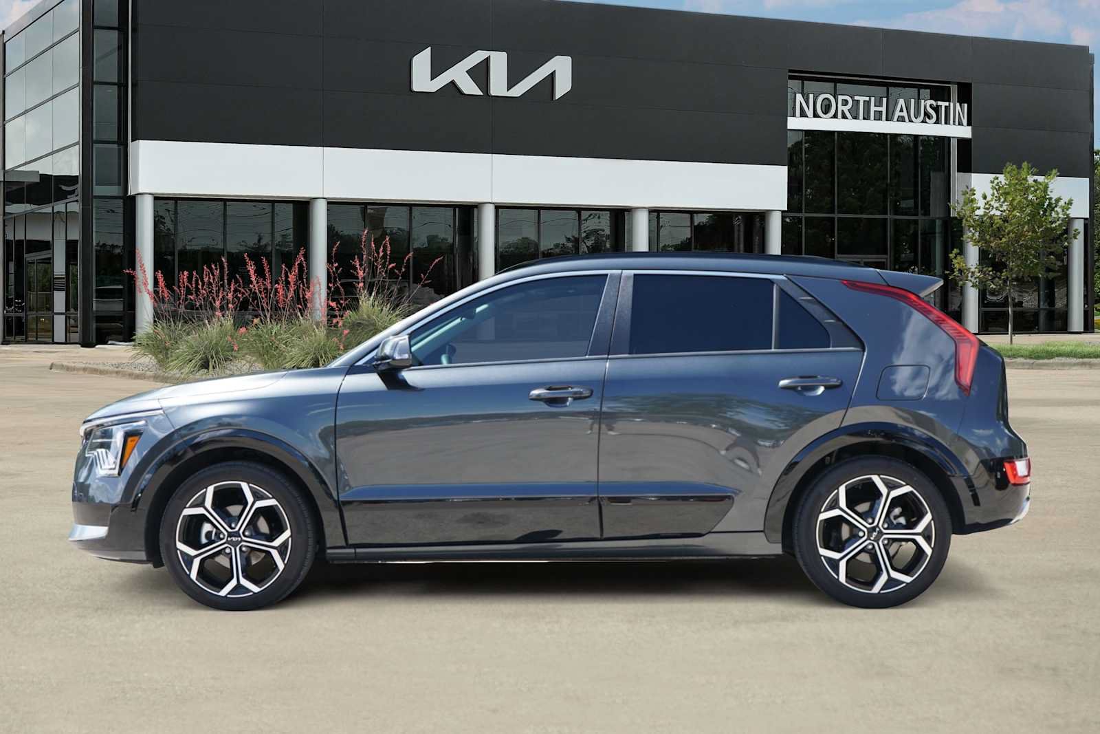 Certified 2024 Kia Niro EX Touring FWD image 3