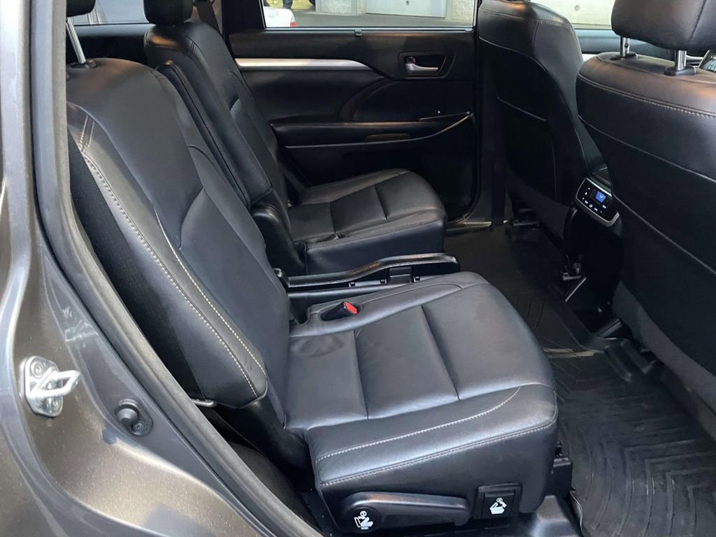 Used 2017 Toyota Highlander XLE image 46