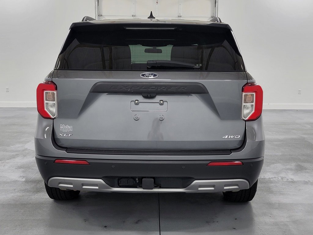 Used 2022 Ford Explorer XLT w/ Equipment Group 202A AWD/4WD image 8