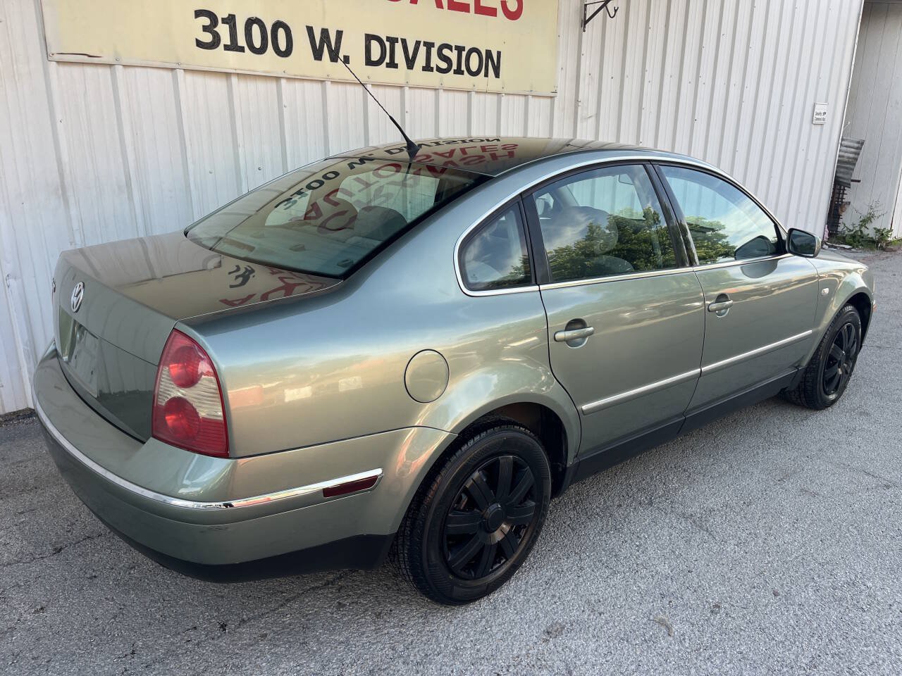 Used 2002 Volkswagen Passat GLS FWD image 4