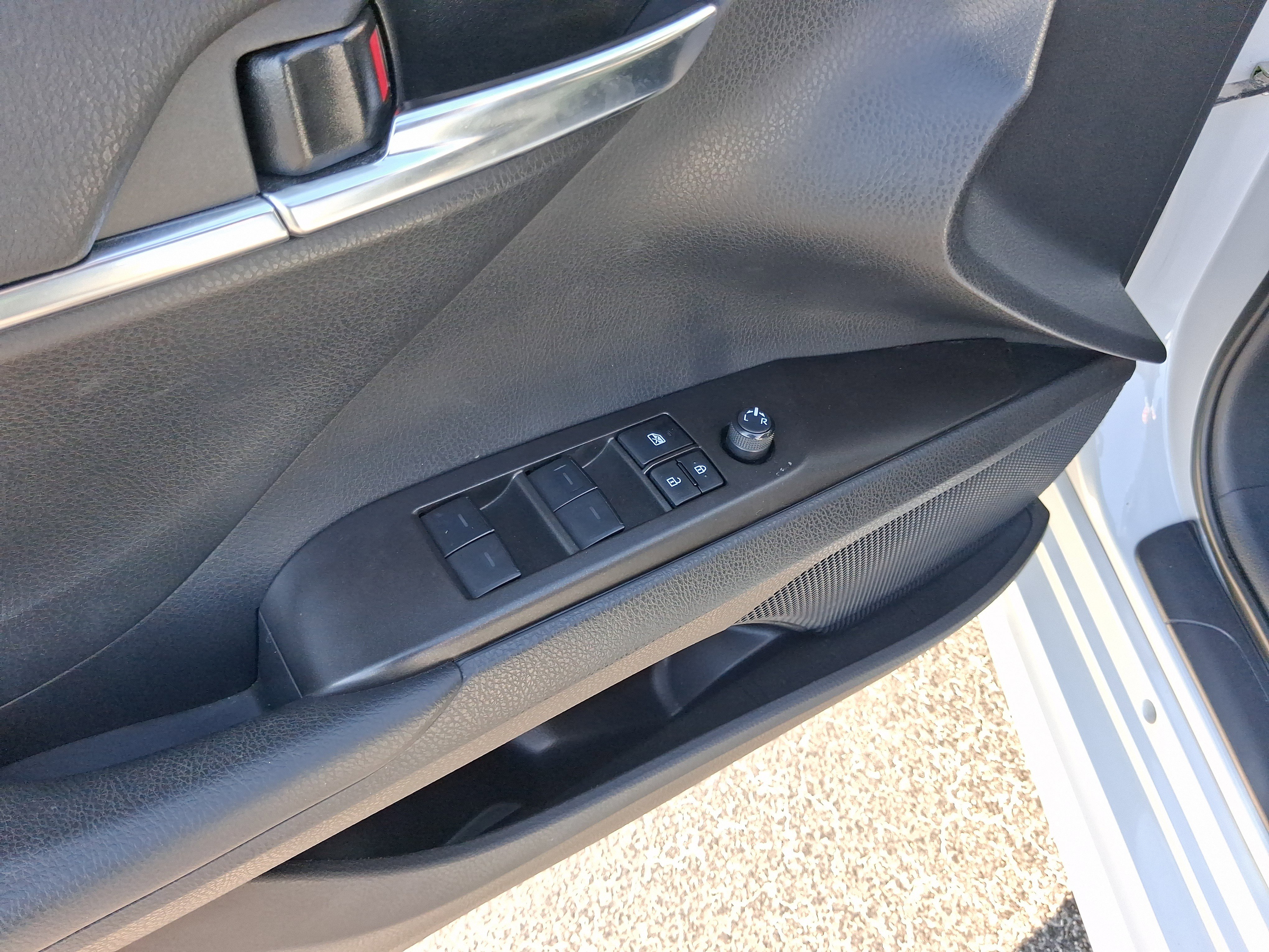 Used 2024 Toyota Camry SE w/ Cold Weather Package FWD image 20