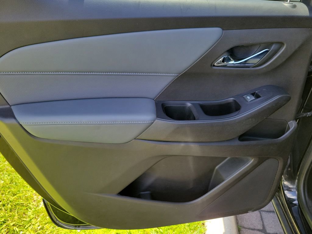 Used 2018 Chevrolet Traverse Premier w/ Driver Confidence II Package FWD image 12