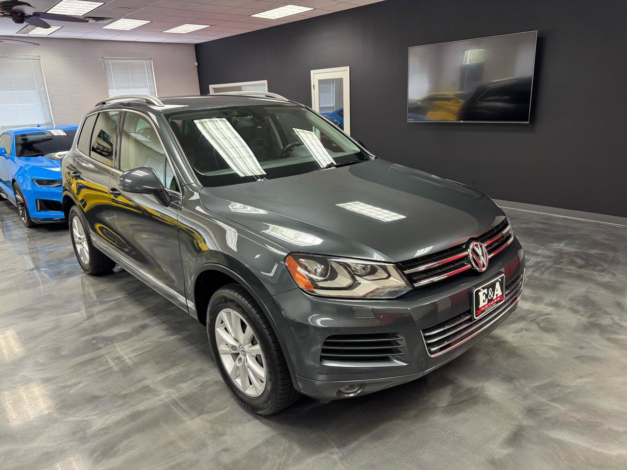 Used 2014 Volkswagen Touareg Sport AWD/4WD image 2