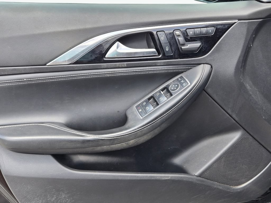 Used 2018 INFINITI QX30 Premium w/ Navigation Package AWD/4WD image 12