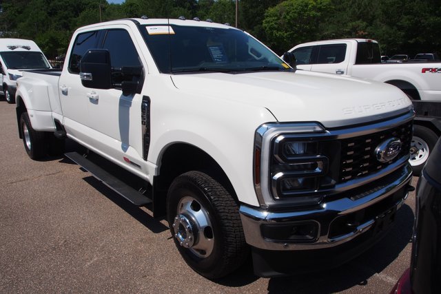 Certified 2025 Ford F350 Lariat w/ Lariat Ultimate Package AWD/4WD image 2