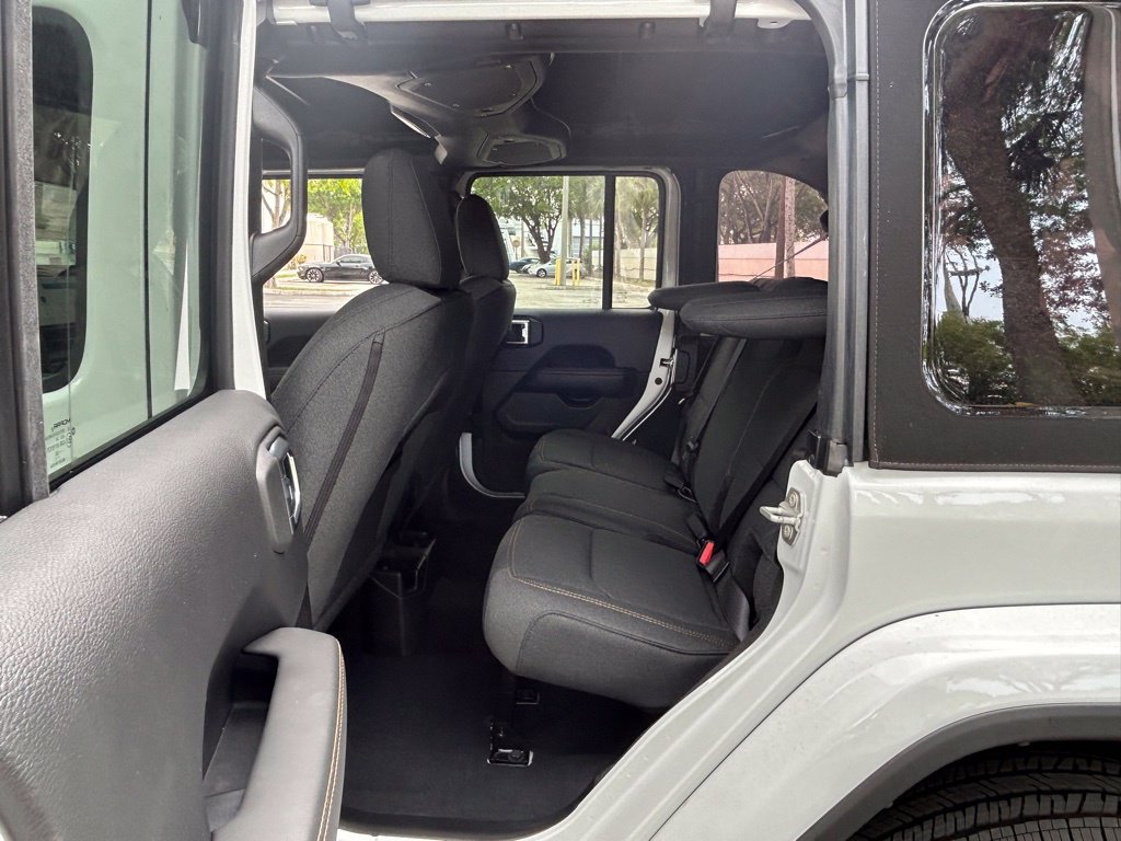 Used 2024 Jeep Wrangler Unlimited Sahara AWD/4WD image 29