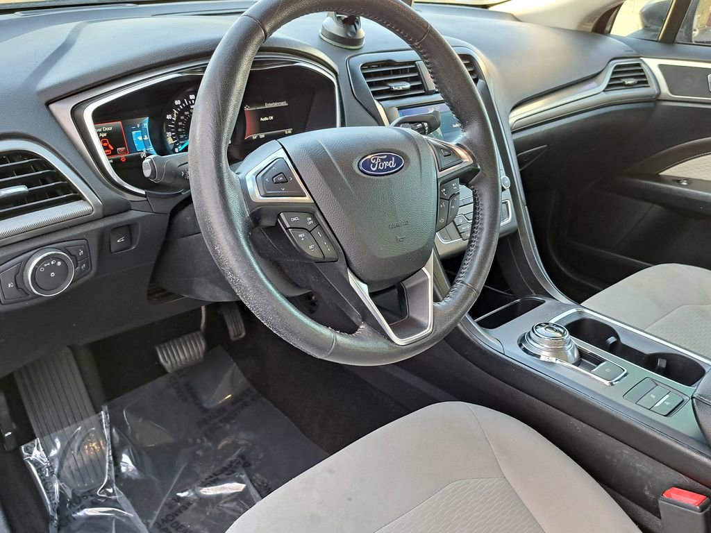 Used 2020 Ford Fusion SE w/ Equipment Group 151A FWD image 7