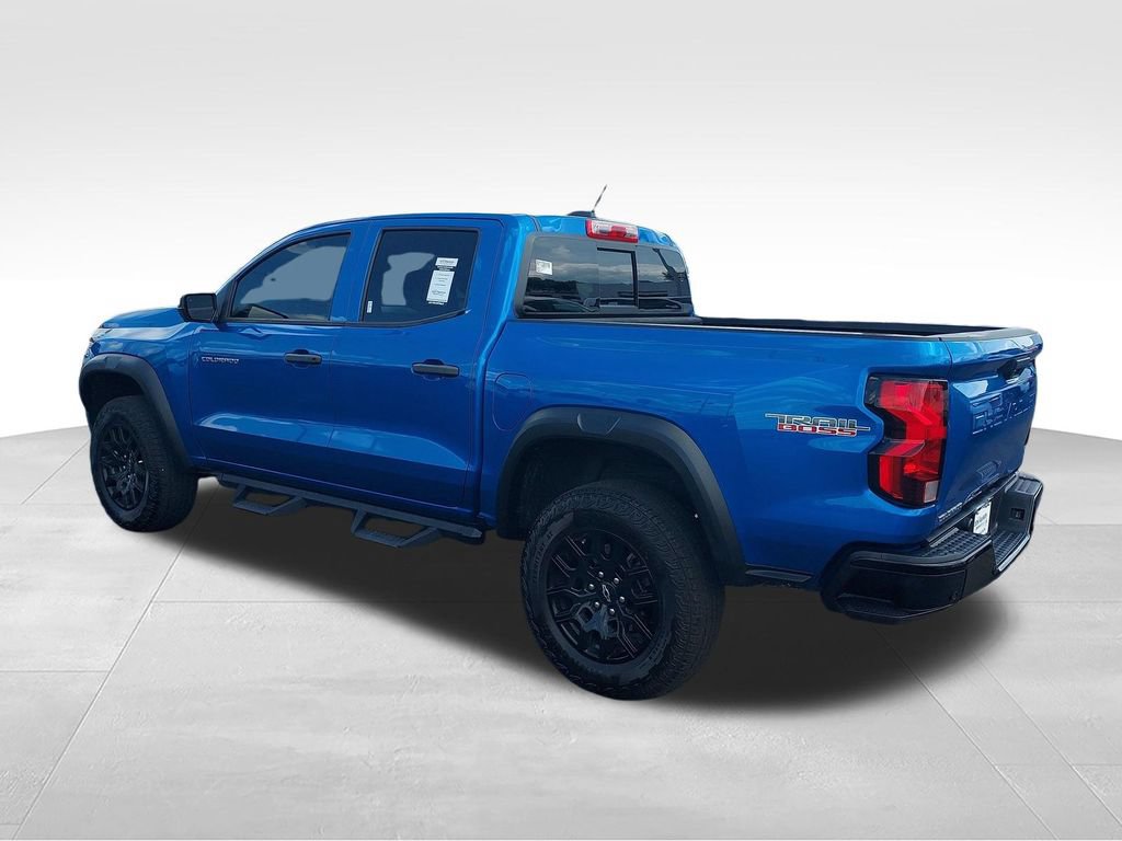 Used 2024 Chevrolet Colorado Trail Boss w/ Technology Package AWD/4WD image 3