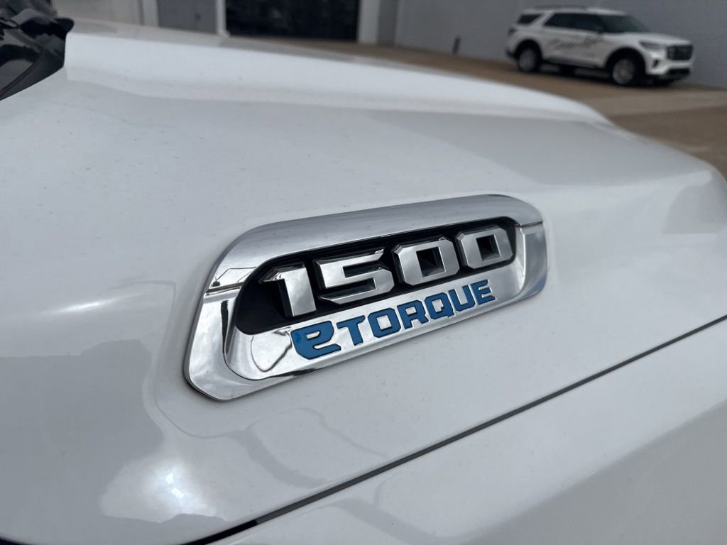 Used 2022 RAM 1500 Laramie AWD/4WD image 5