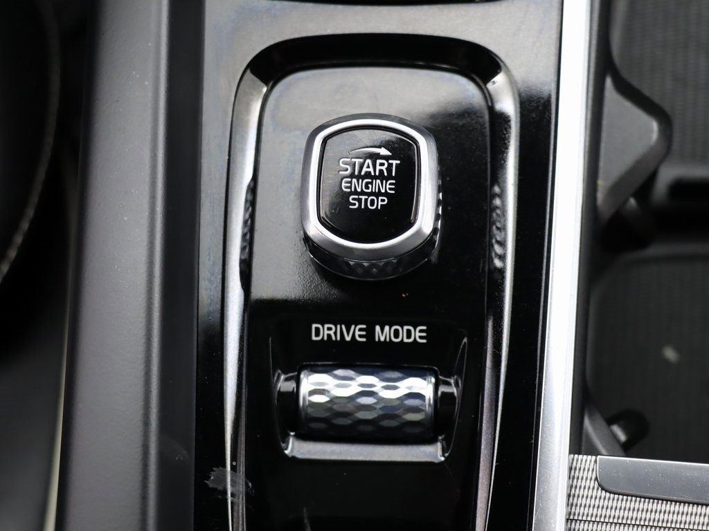 Used 2020 Volvo XC60 T5 R-Design w/ Protection Package image 21