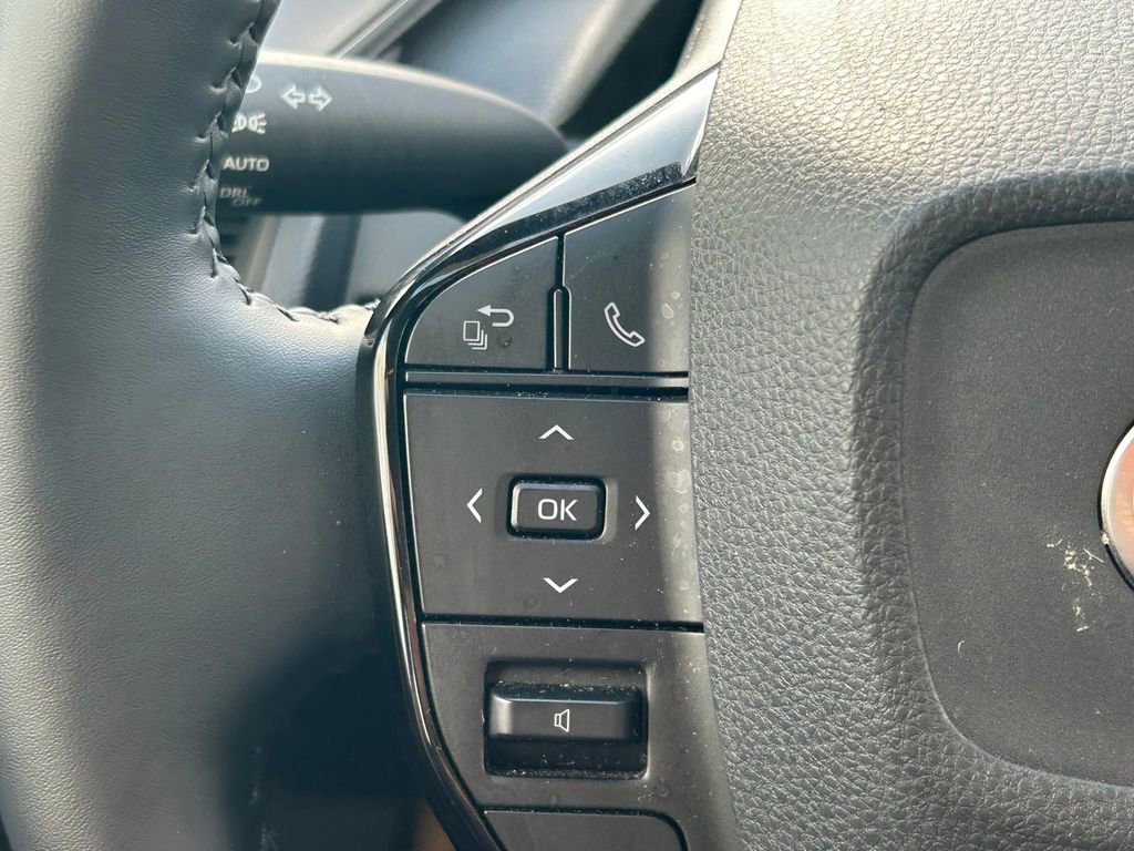 Used 2025 Toyota Prius XLE image 36