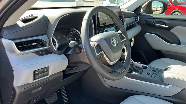 New 2026 Toyota Highlander XLE image 17