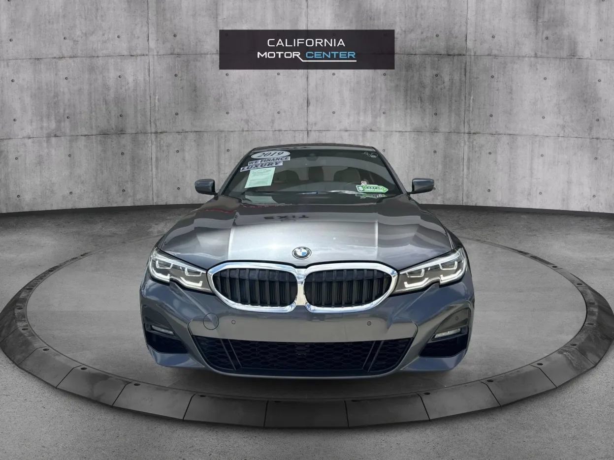 Used 2019 BMW 330i Sedan w/ M Sport Package RWD image 2