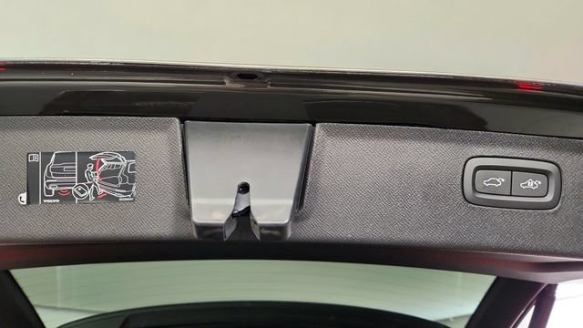 Certified 2023 Volvo XC90 B5 Plus AWD/4WD image 46