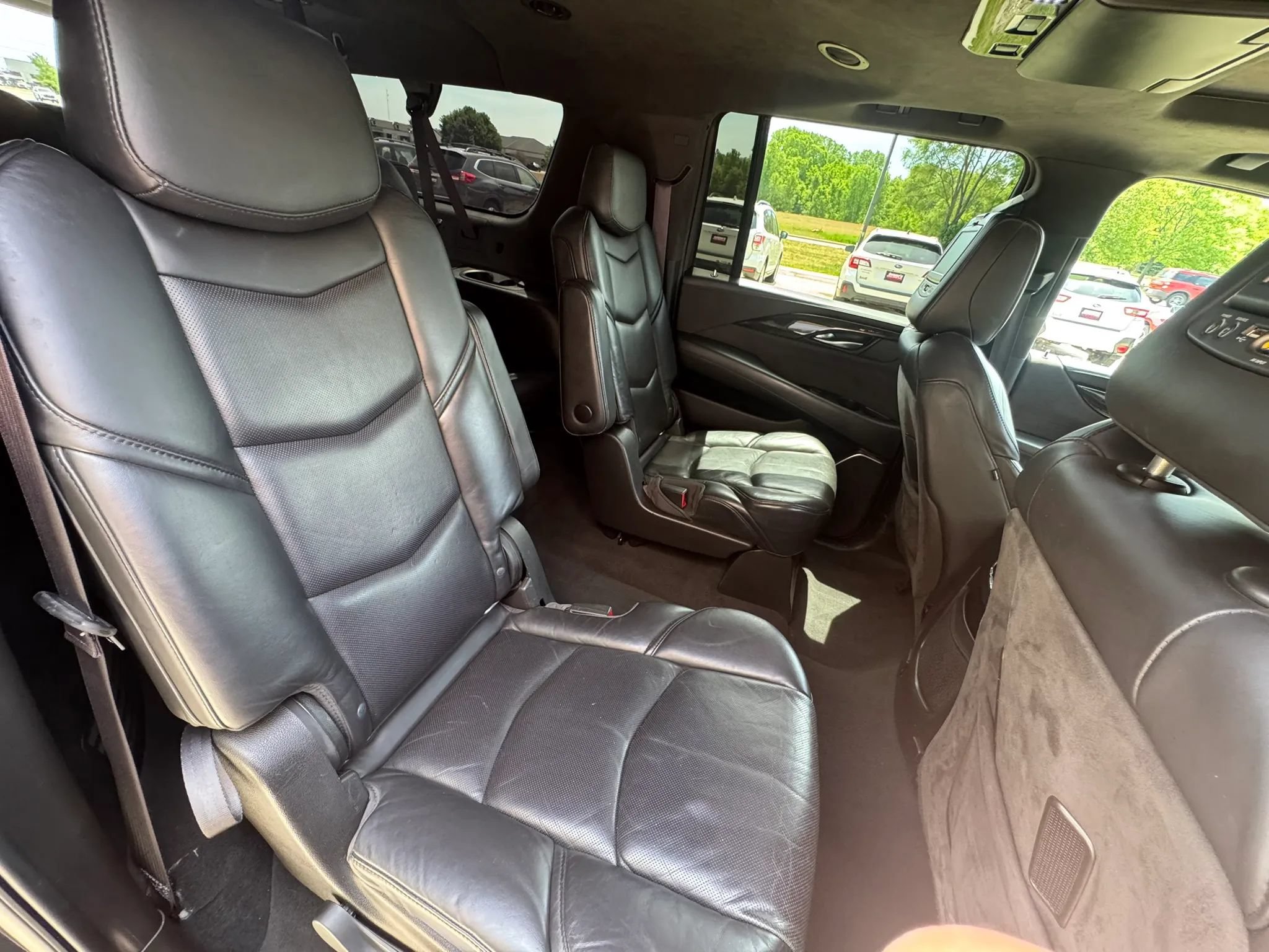 Used 2016 Cadillac Escalade ESV Platinum AWD/4WD image 17