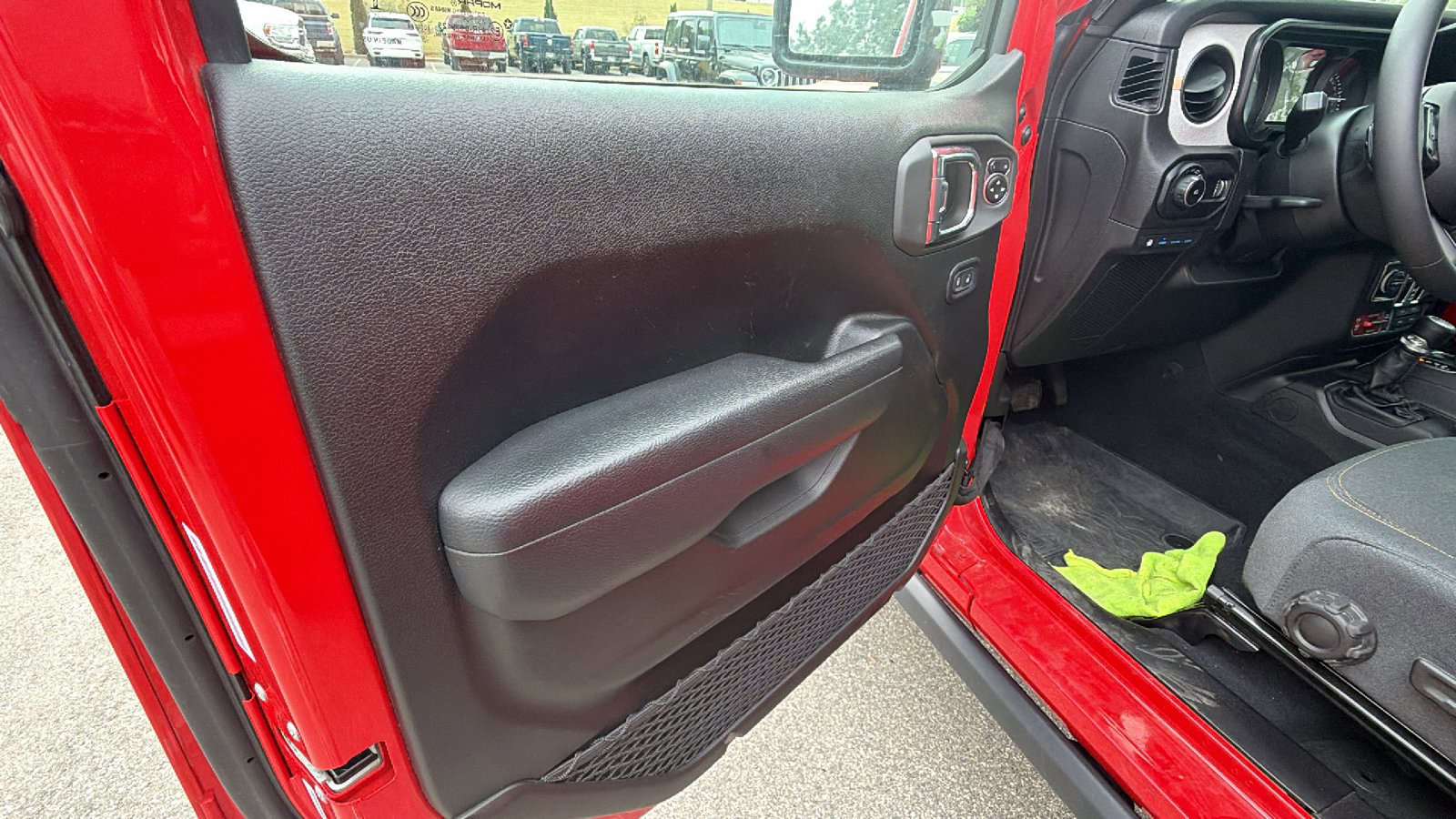Used 2025 Jeep Wrangler Willys AWD/4WD image 14