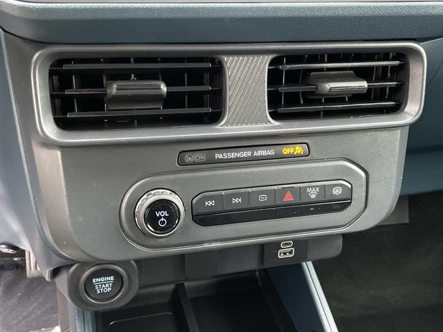 Certified 2025 Ford Maverick XLT w/ Black Appearance Package AWD/4WD image 17