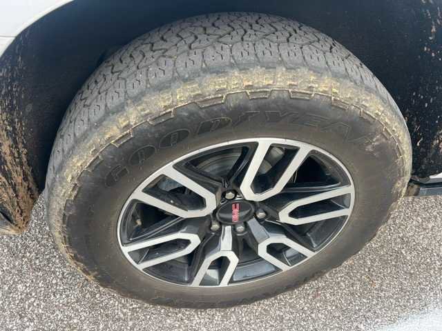 Used 2021 GMC Yukon AT4 w/ AT4 Premium Package image 17