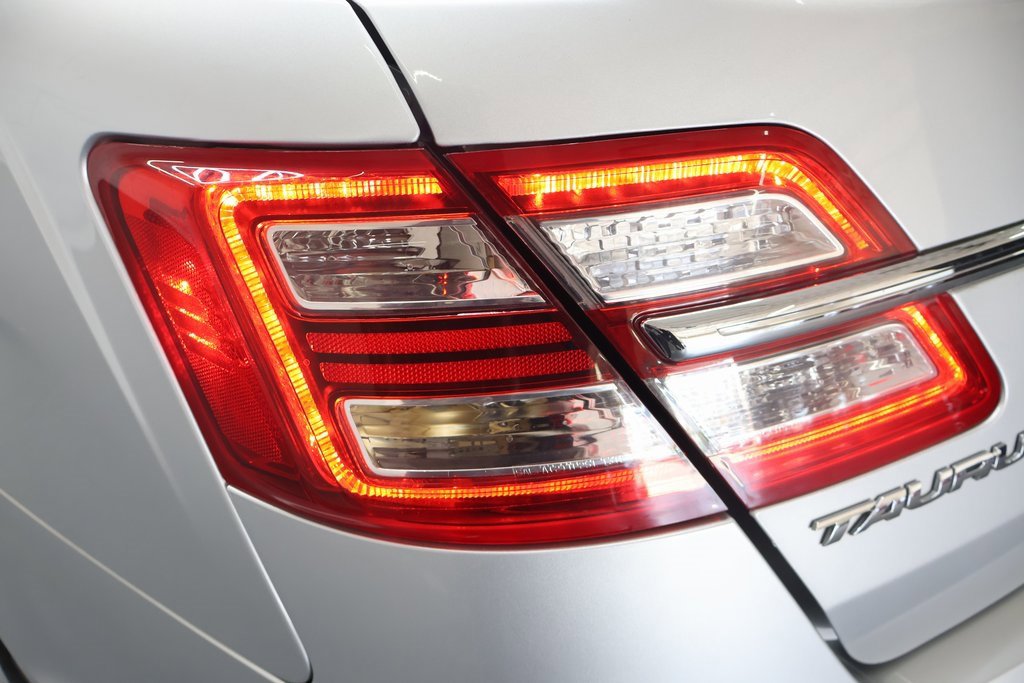 Used 2019 Ford Taurus Limited image 28