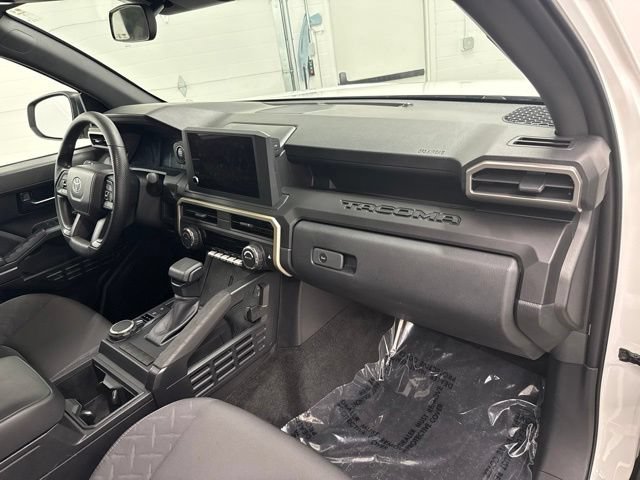 Used 2025 Toyota Tacoma SR AWD/4WD image 23