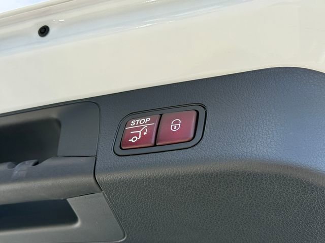 Used 2025 Mercedes-Benz GLB 250 4MATIC image 36