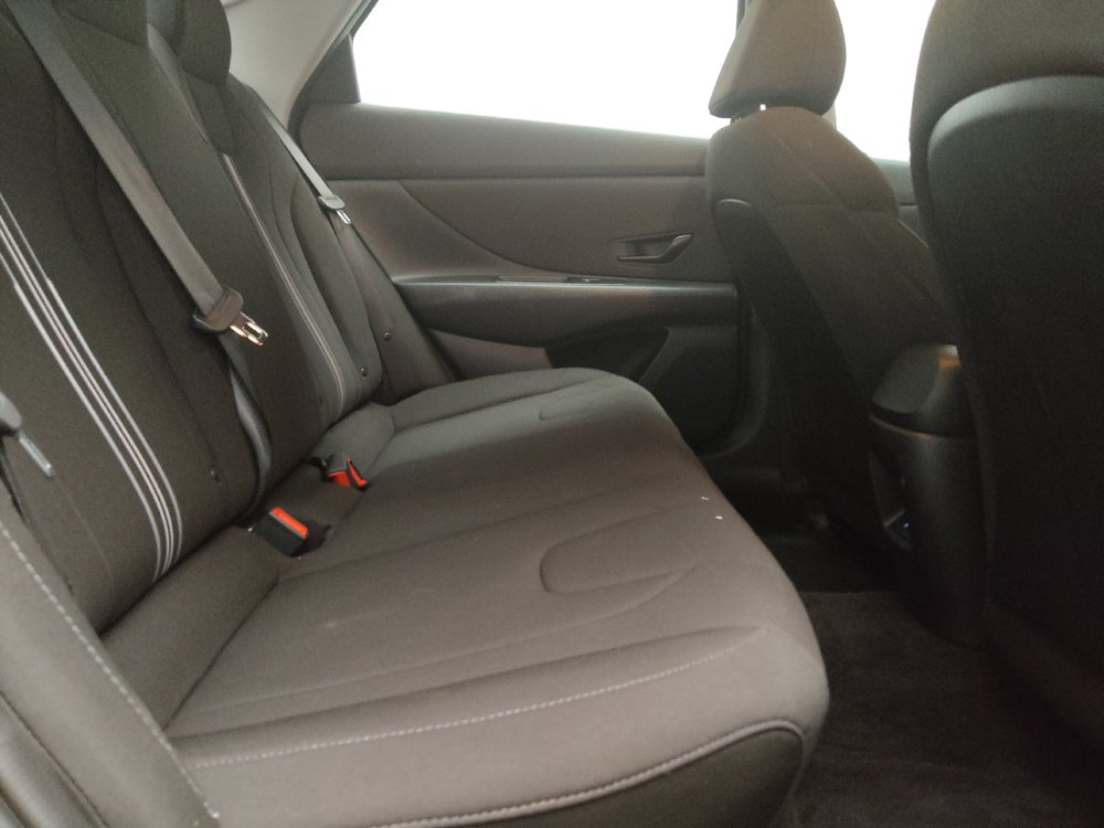 Used 2025 Hyundai Elantra SE w/ Cargo Package FWD image 19