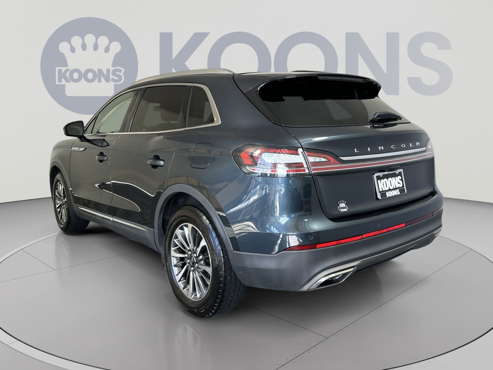 Used 2023 Lincoln Nautilus AWD w/ Premium Package image 4