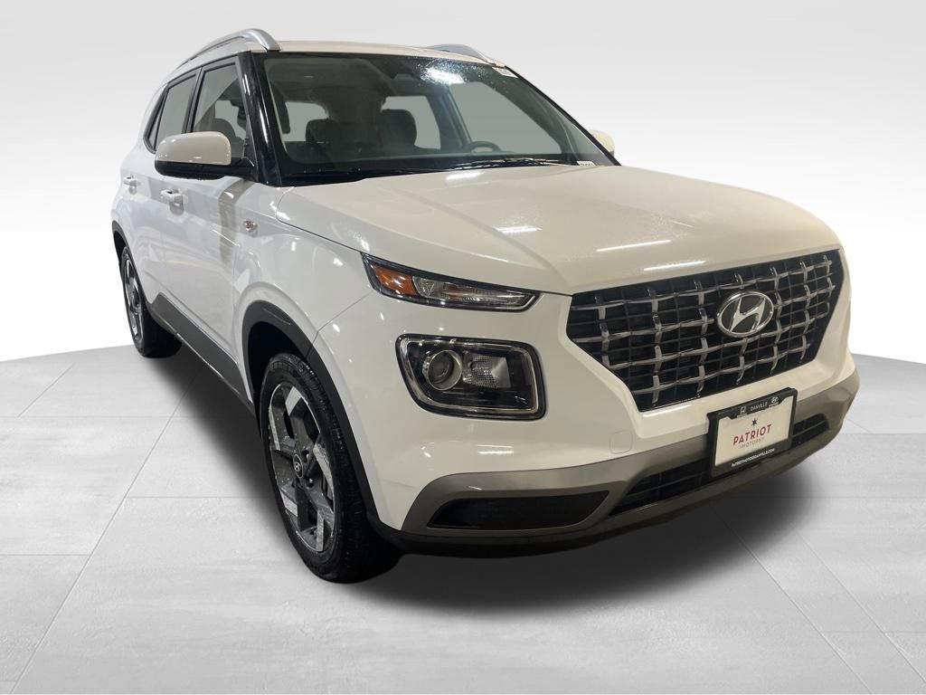 New 2025 Hyundai Venue SEL image 1