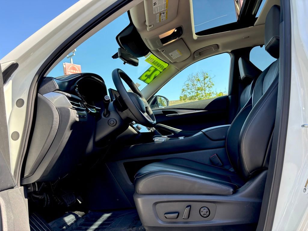 Certified 2025 INFINITI QX60 Luxe w/ Vision Package FWD image 10