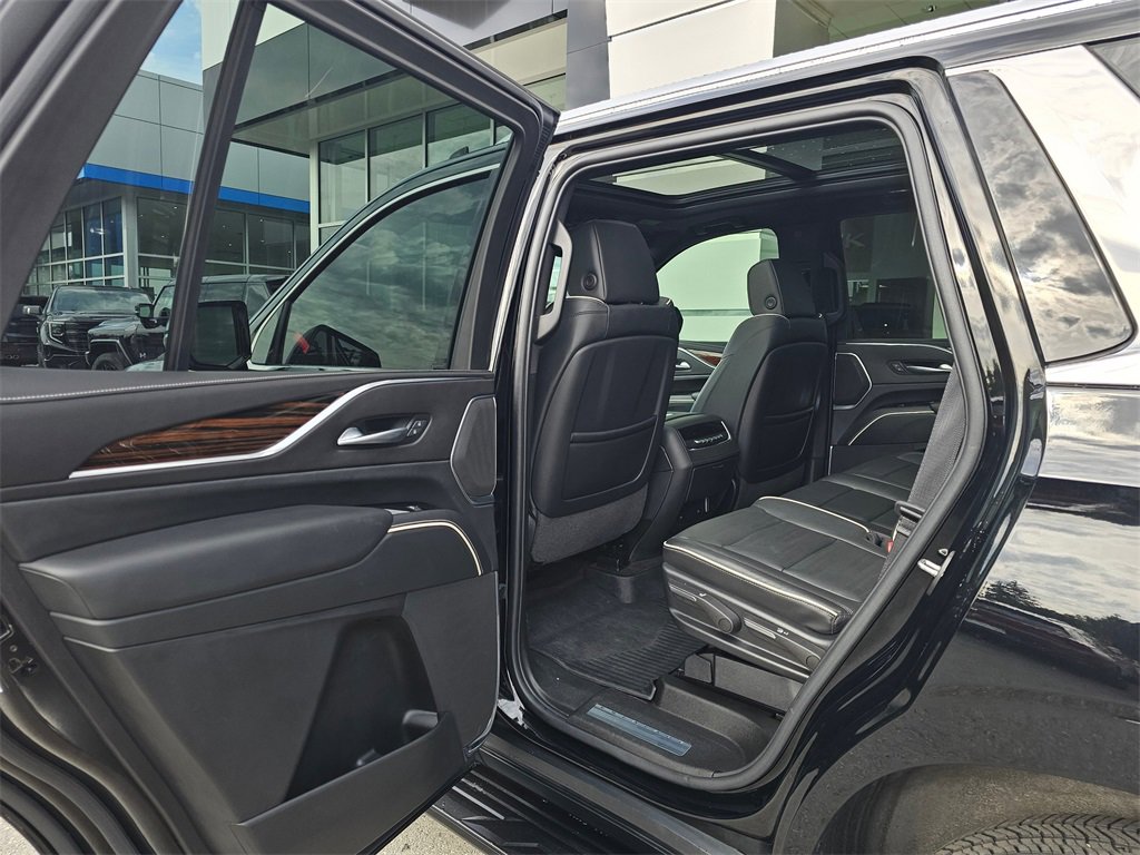 Used 2023 Cadillac Escalade Premium Luxury image 18