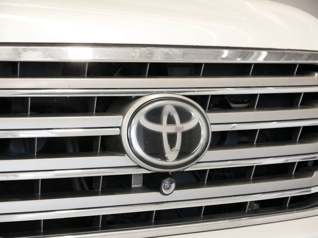 Used 2015 Toyota Land Cruiser image 14