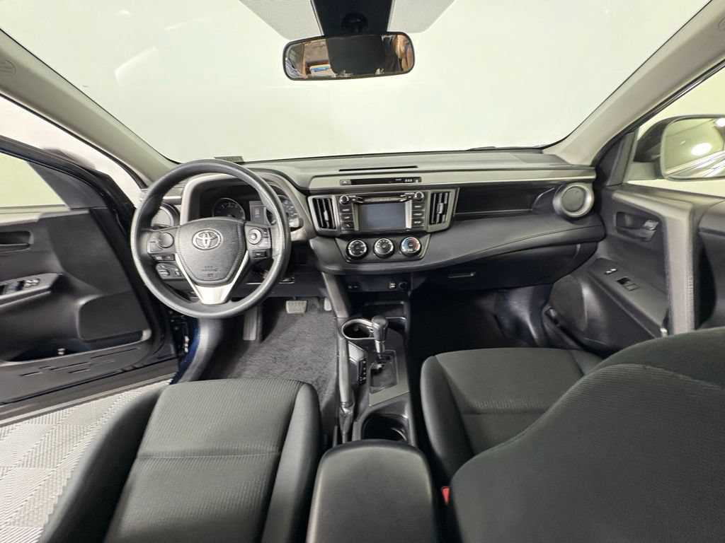 Used 2017 Toyota RAV4 LE AWD/4WD image 4