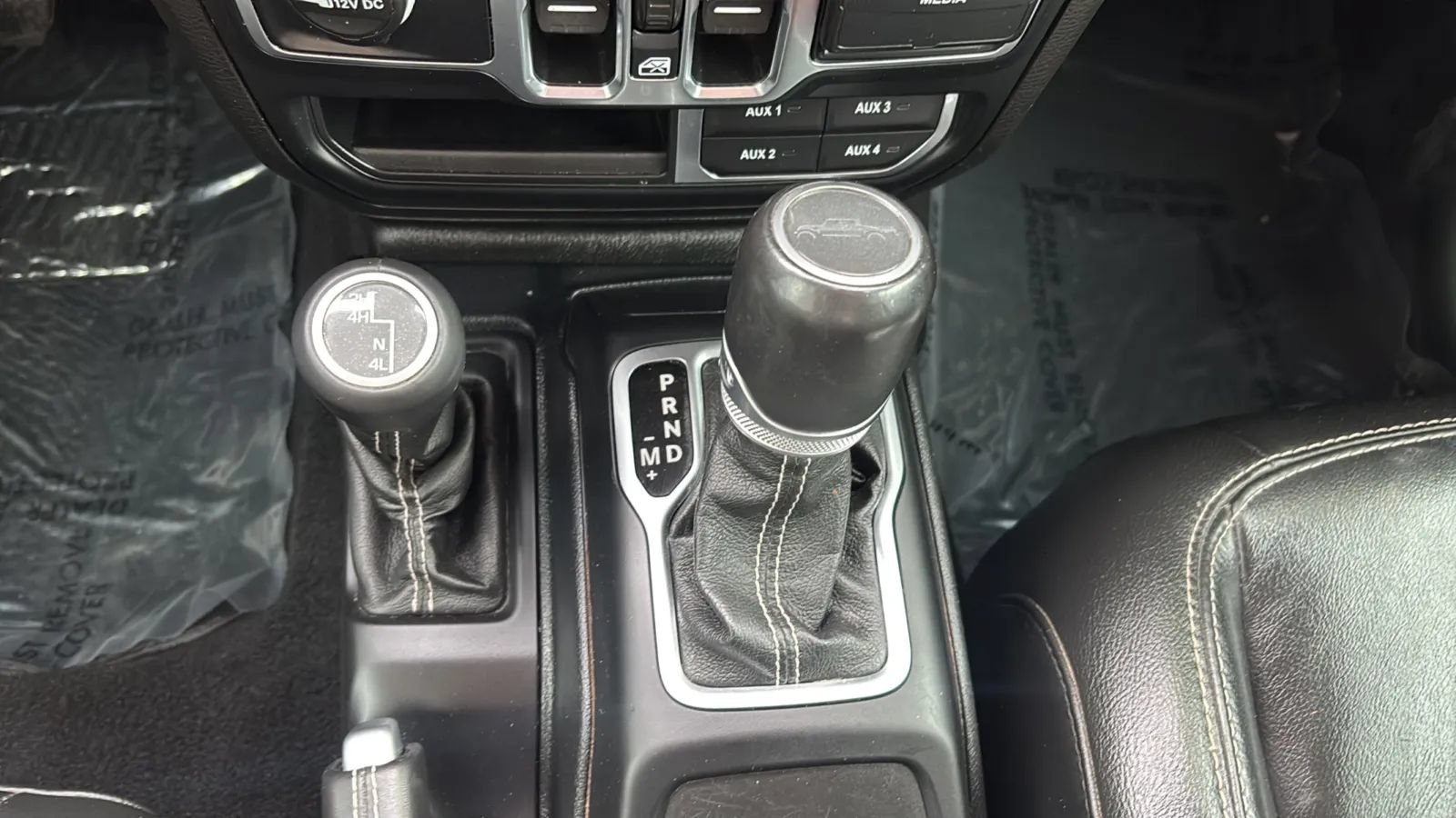 Used 2020 Jeep Gladiator Overland w/ LED Lighting Group AWD/4WD image 14