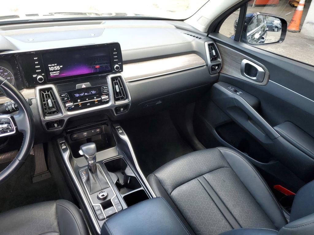 Certified 2022 Kia Sorento EX w/ Panoramic Sunroof Package image 13