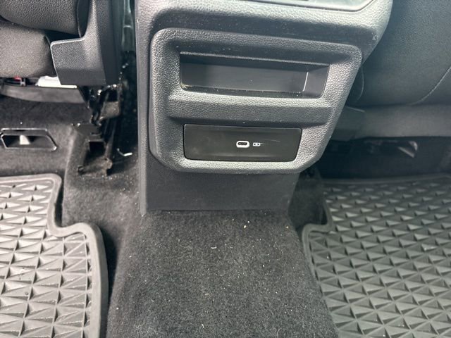 Used 2023 Volkswagen Taos SE w/ Panoramic Sunroof Package image 17