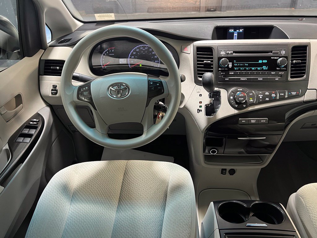 Used 2013 Toyota Sienna LE FWD image 43