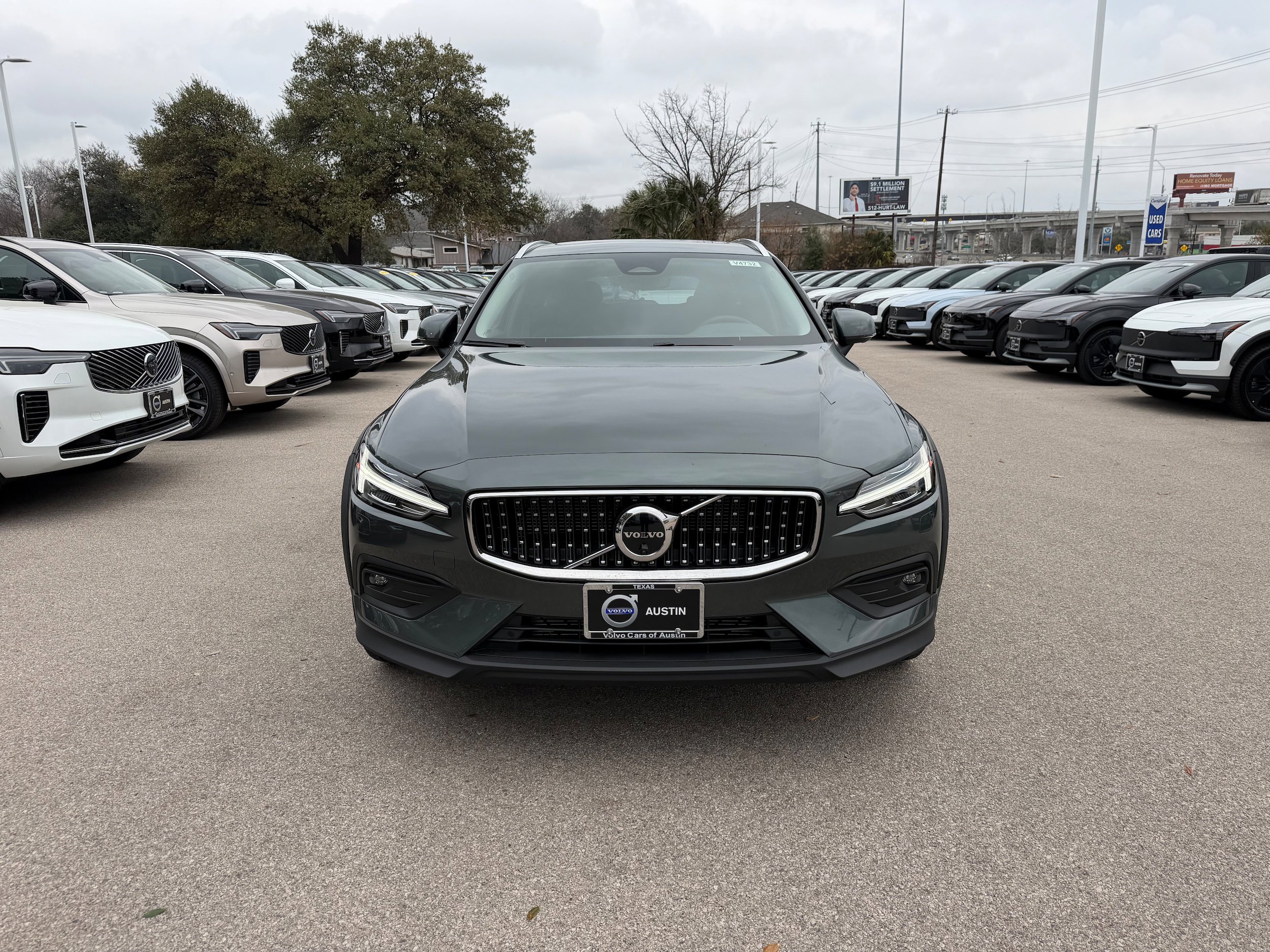 New 2026 Volvo V60 B5 Cross Country Plus w/ Protection Package Premier AWD/4WD image 6