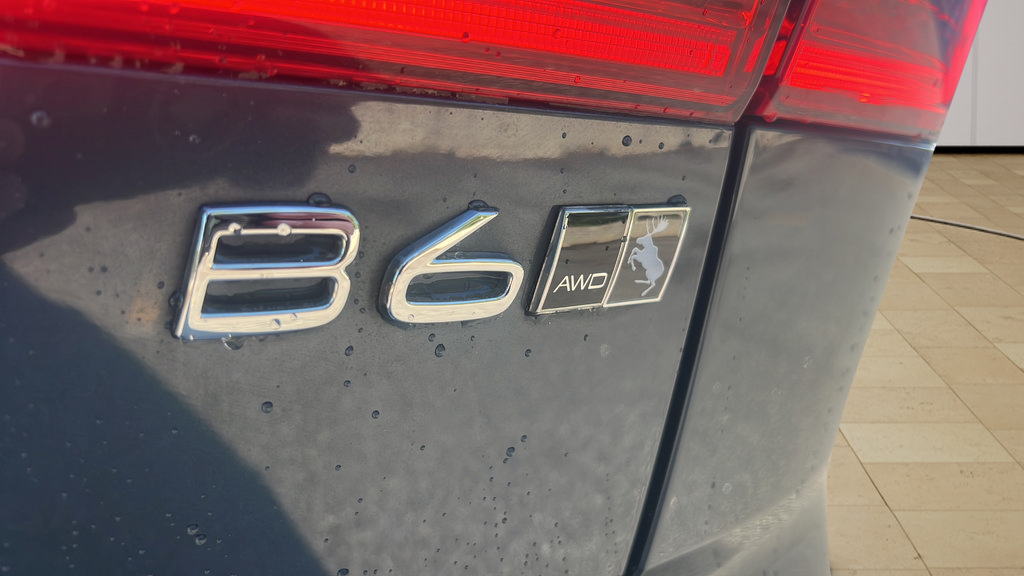 Used 2022 Volvo XC60 B6 Inscription AWD/4WD image 14