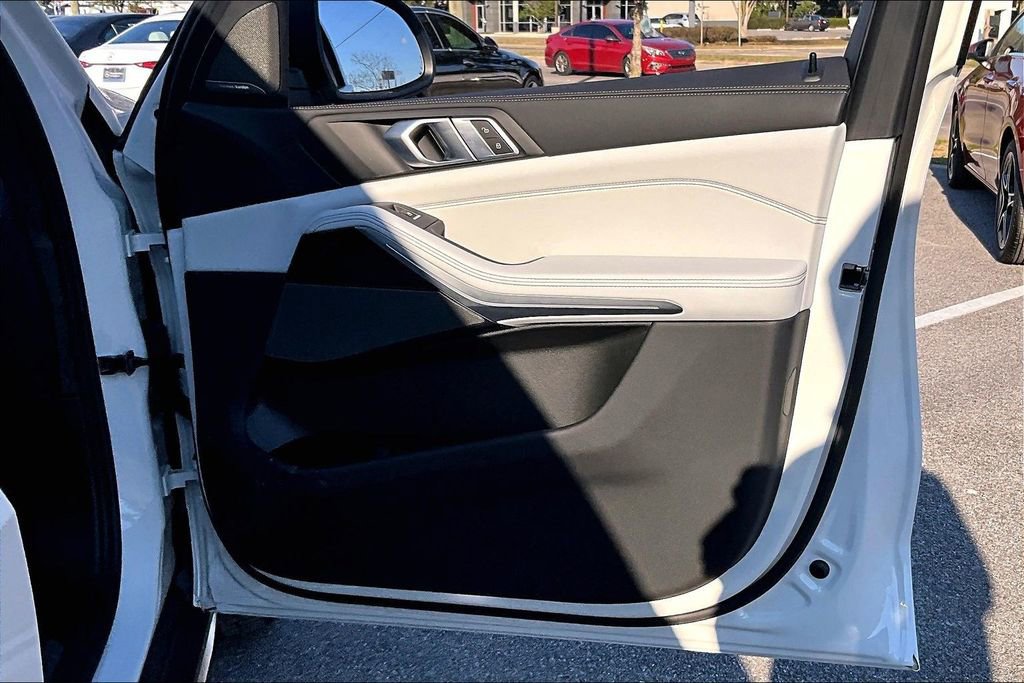 Certified 2026 BMW X5 xDrive40i w/ Climate Comfort Package image 29